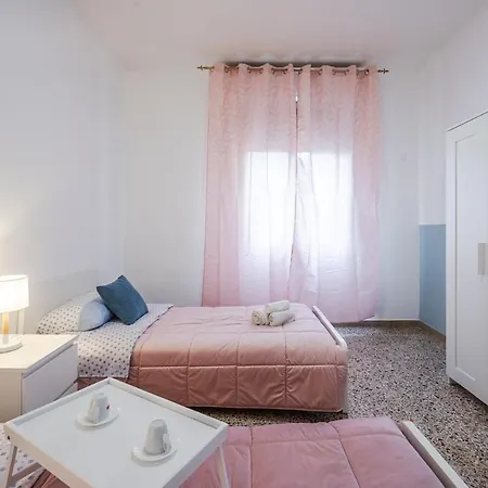 Smart Near Policlinico & Center Apartmán *