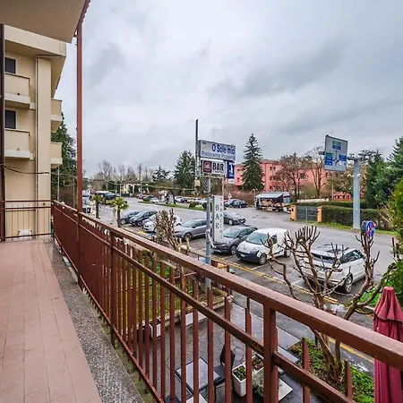 Smart Near Policlinico & Center Apartment