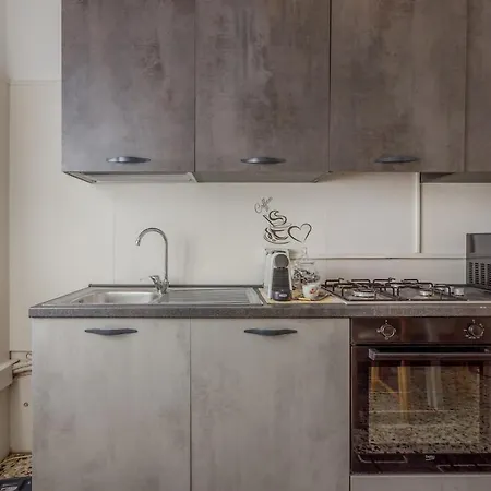 Smart Near Policlinico & Center Apartmán *